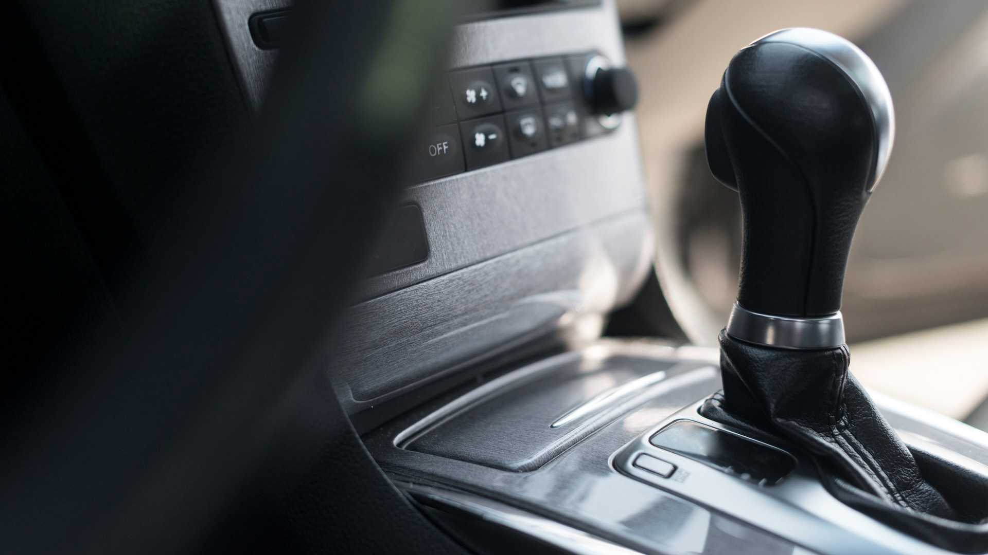 How Mechanics Diagnose Common Gearbox Problems